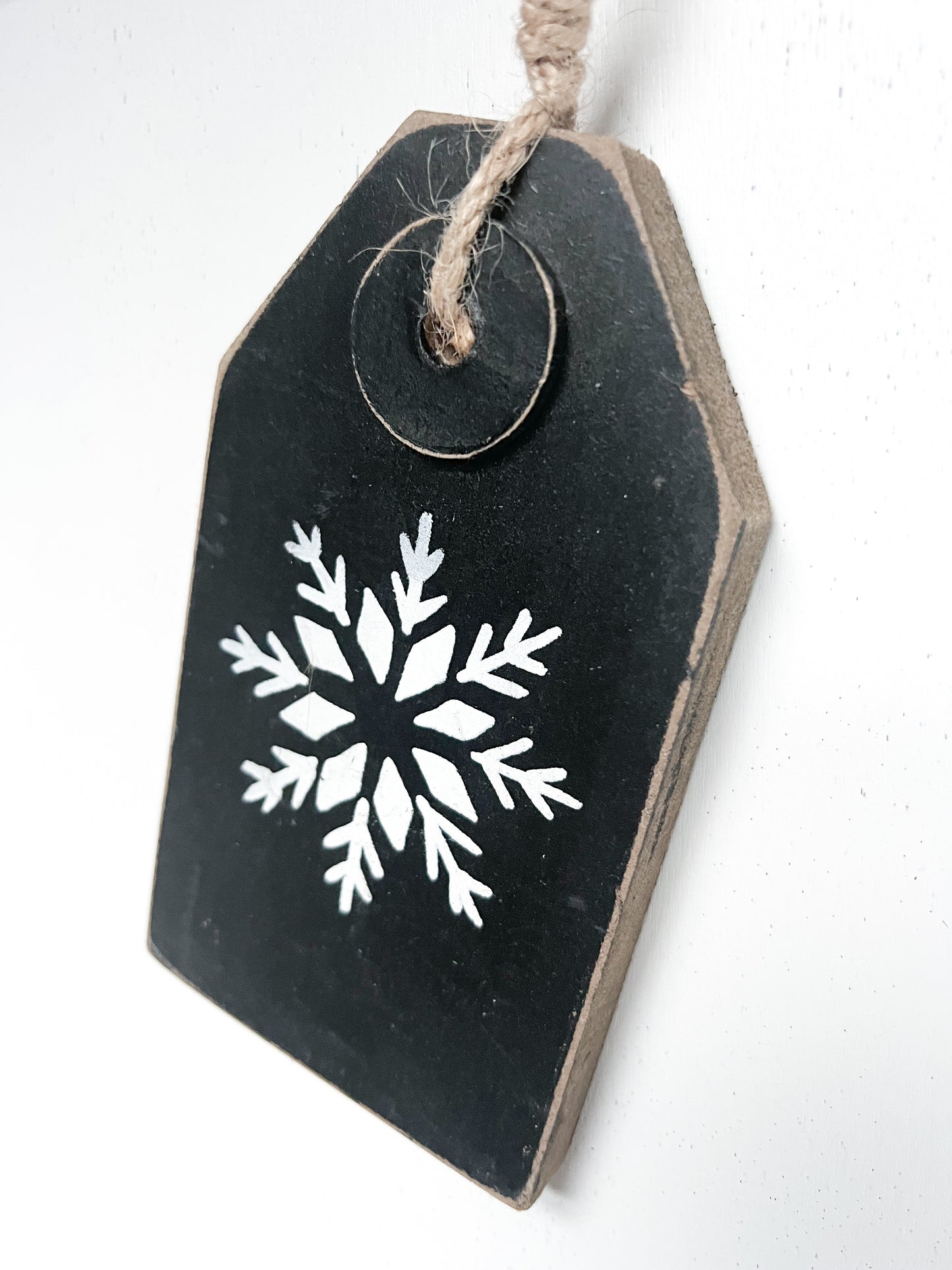 Black Snowflake Tag (B)
