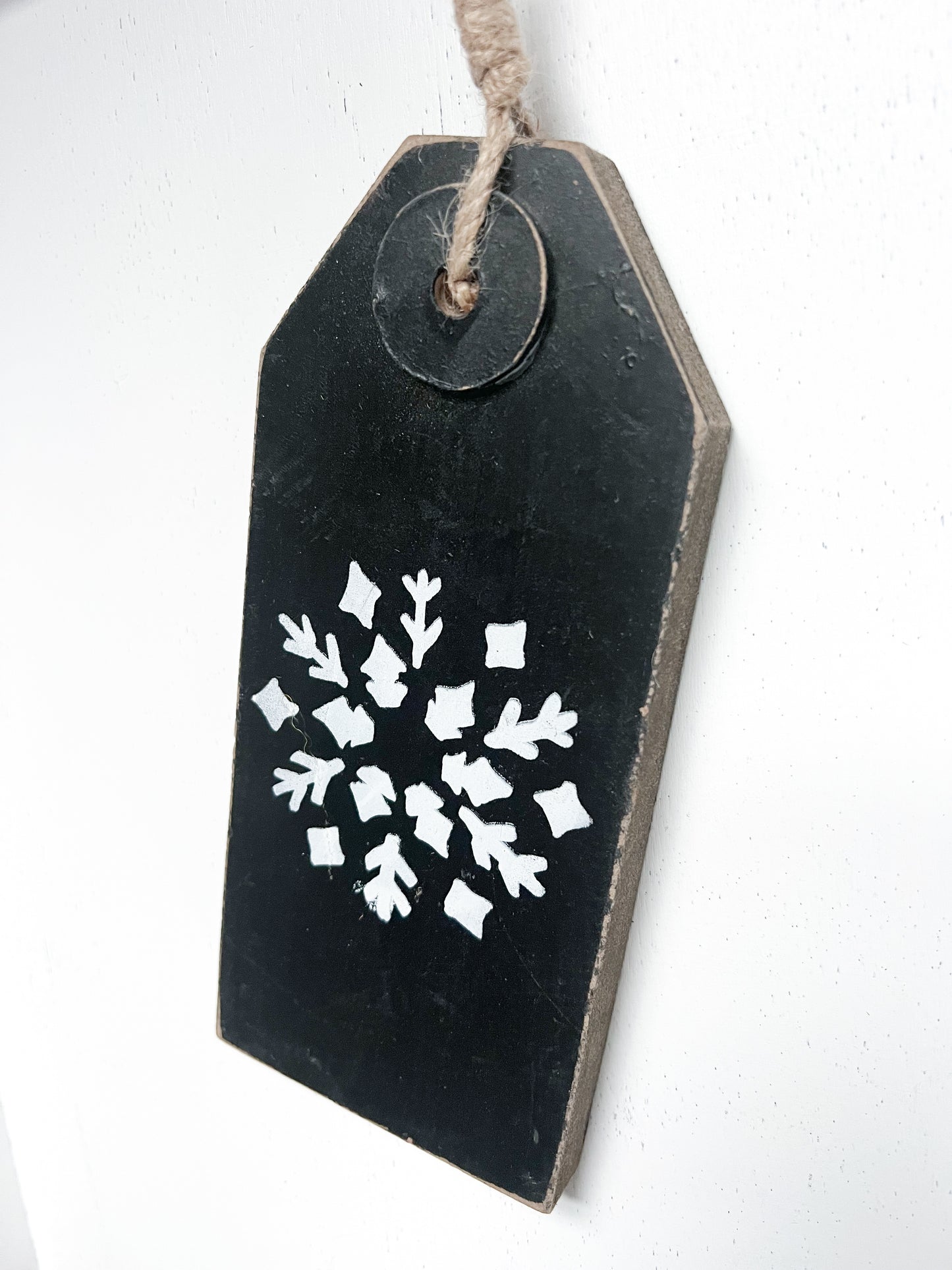 Black Snowflake Tag (C)