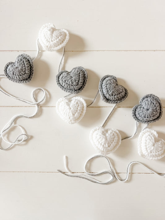 Crocheted Heart Garland - Gr/Wh